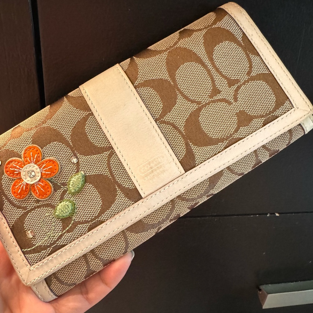 COACH flower monogram off white long wallet